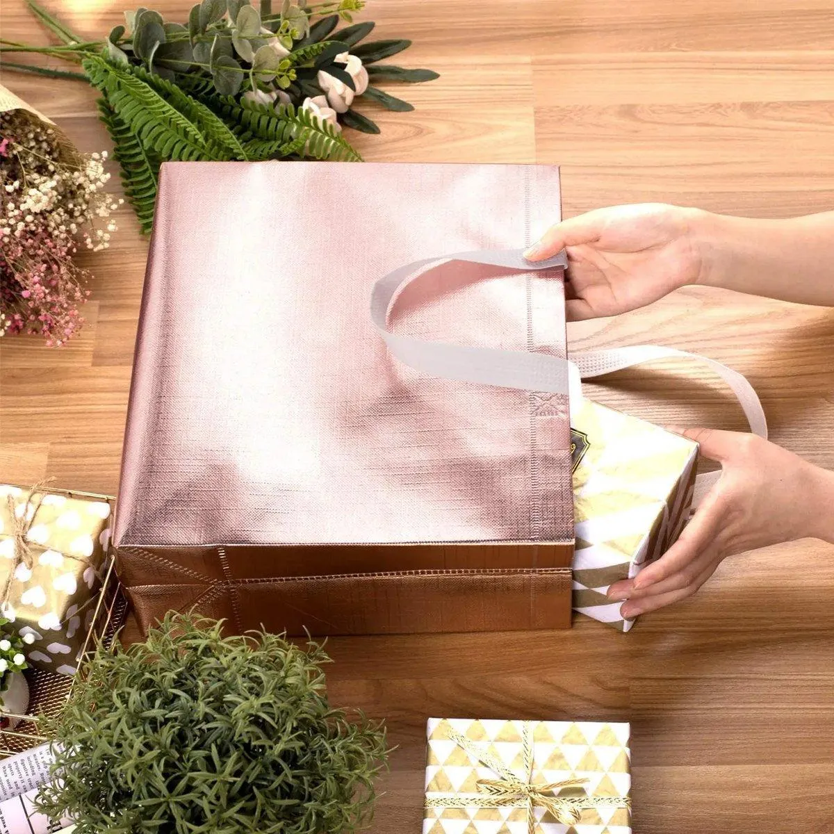 25PCS Embossed Non-Woven Tote Bag Fashion Shopping Gift Packaging Bag