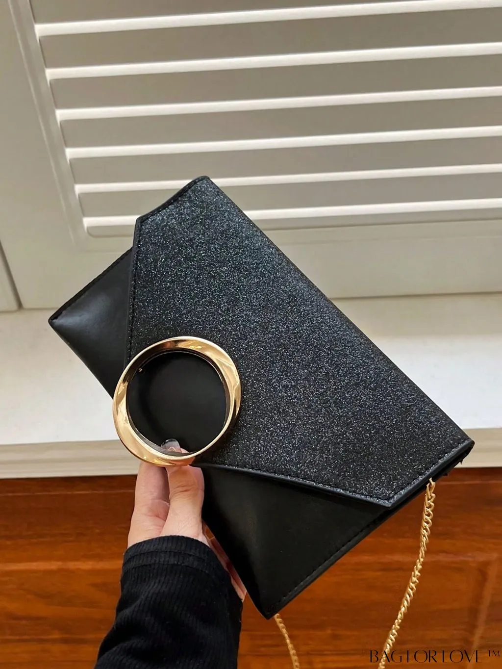 BagForLove - Chic Glitter Chain Flap Envelope Bag with Circle Decor - Compact & Glamorous