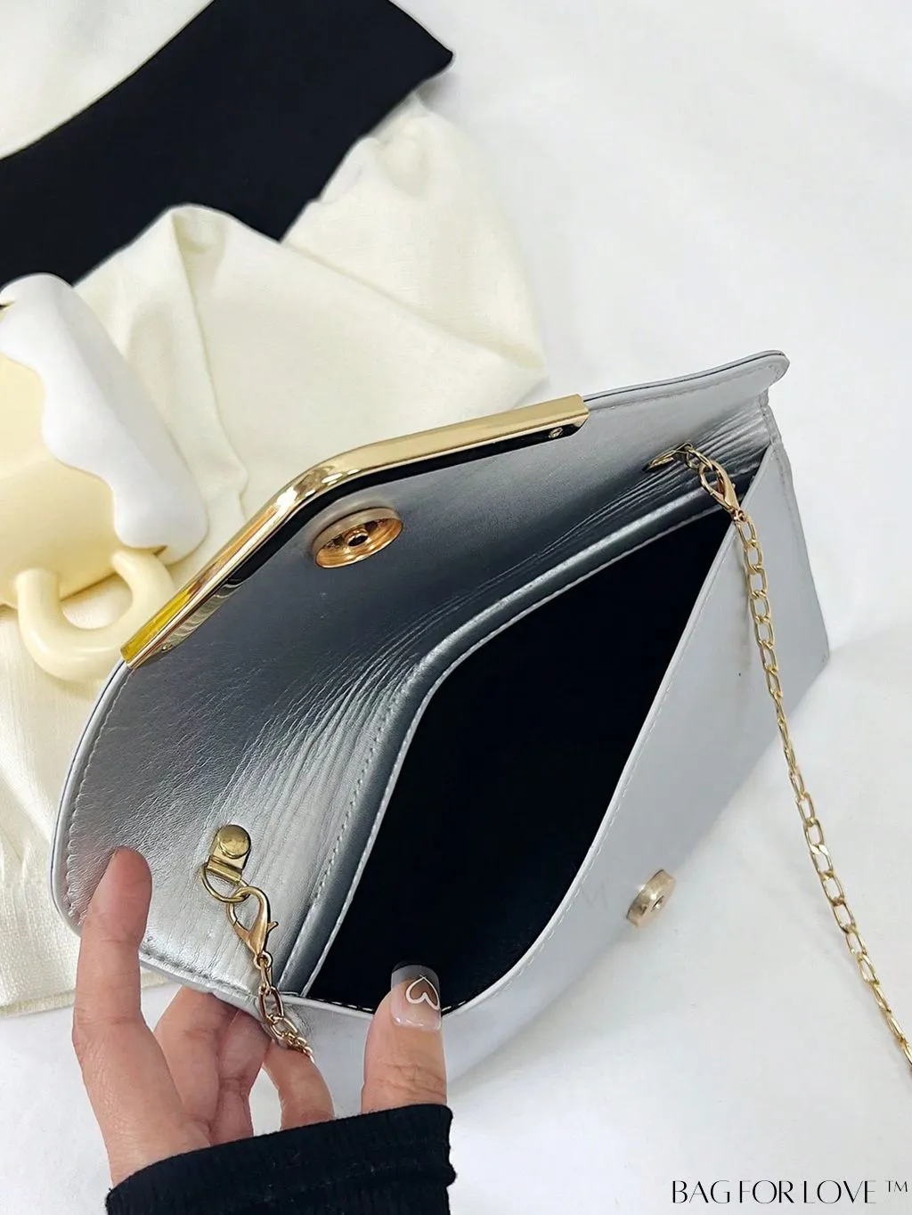 BagForLove - Chic Glitter Chain Flap Envelope Bag with Circle Decor - Compact & Glamorous