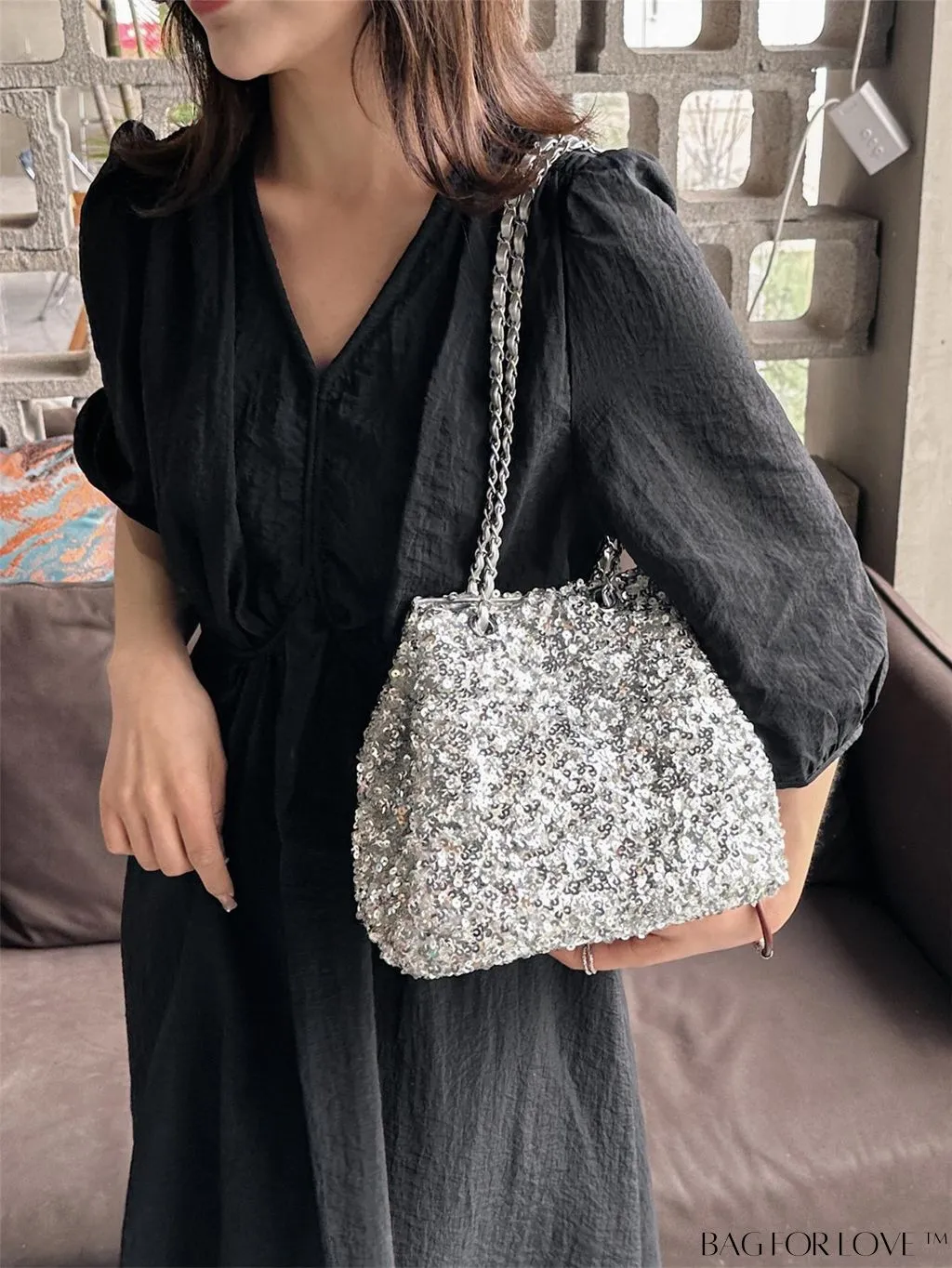 BagForLove - Chic Sequin Small Evening Bag with Decorative Chain for Glamorous Charm