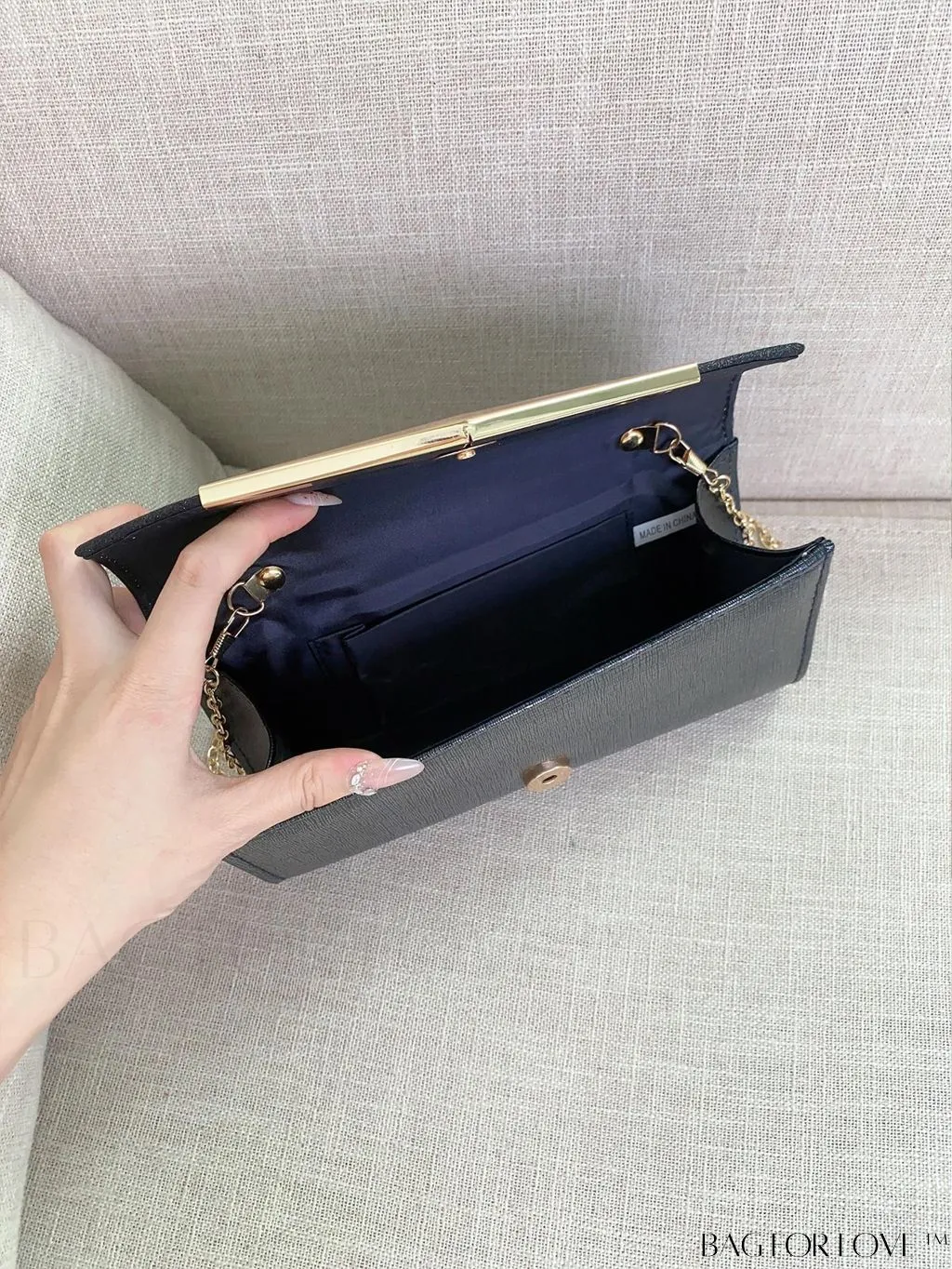 BagForLove - Elegant Chain Clutch Bag, Ideal for Parties, Dances, and Weddings.