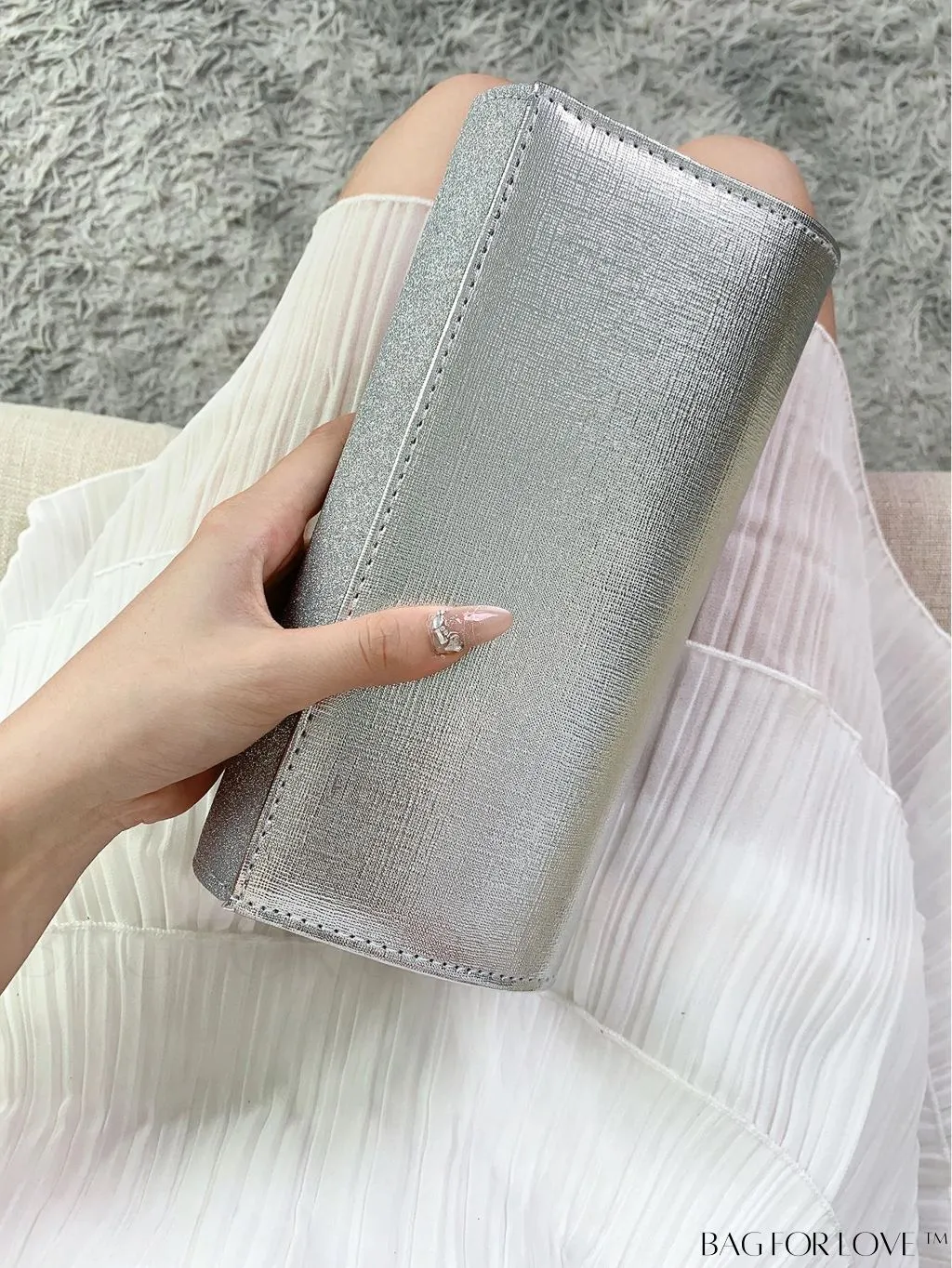 BagForLove - Elegant Chain Clutch Bag, Ideal for Parties, Dances, and Weddings.