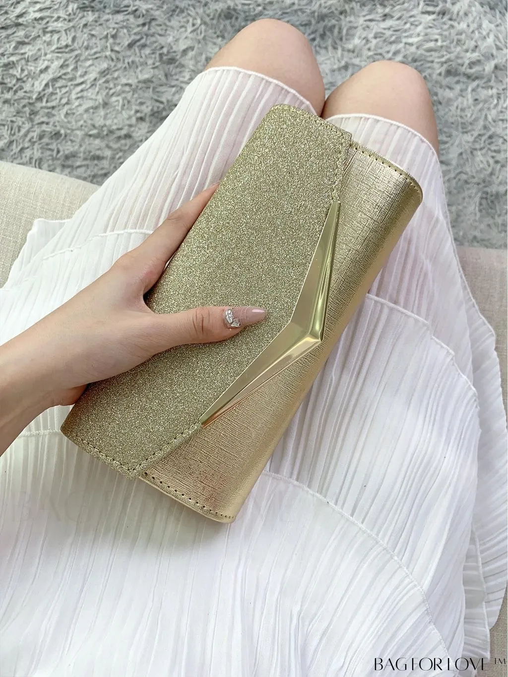 BagForLove - Elegant Chain Clutch Bag, Ideal for Parties, Dances, and Weddings.