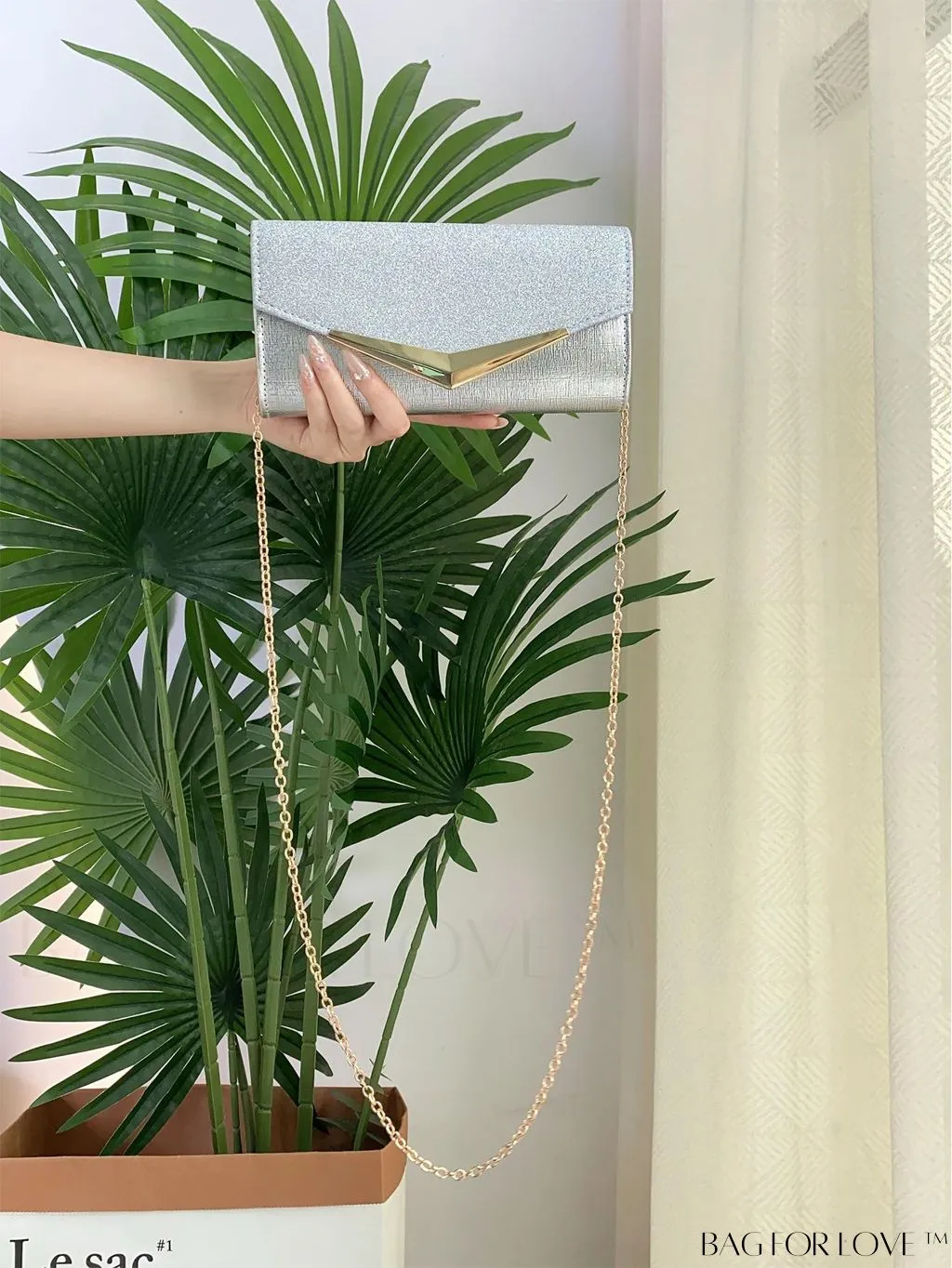 BagForLove - Elegant Chain Clutch Bag, Ideal for Parties, Dances, and Weddings.