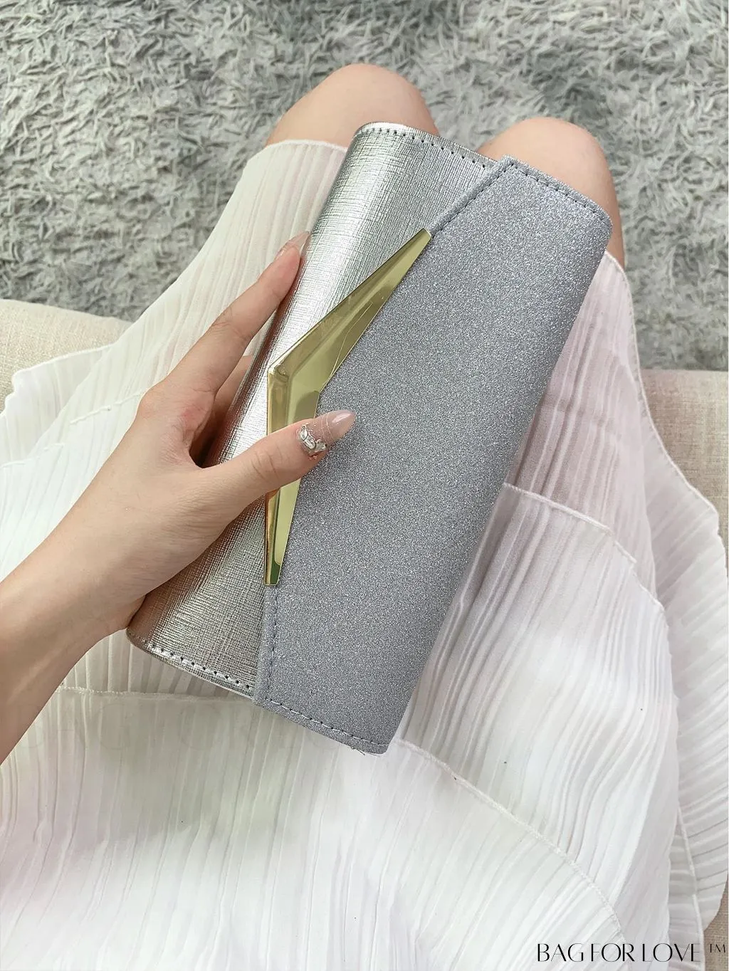 BagForLove - Elegant Chain Clutch Bag, Ideal for Parties, Dances, and Weddings.