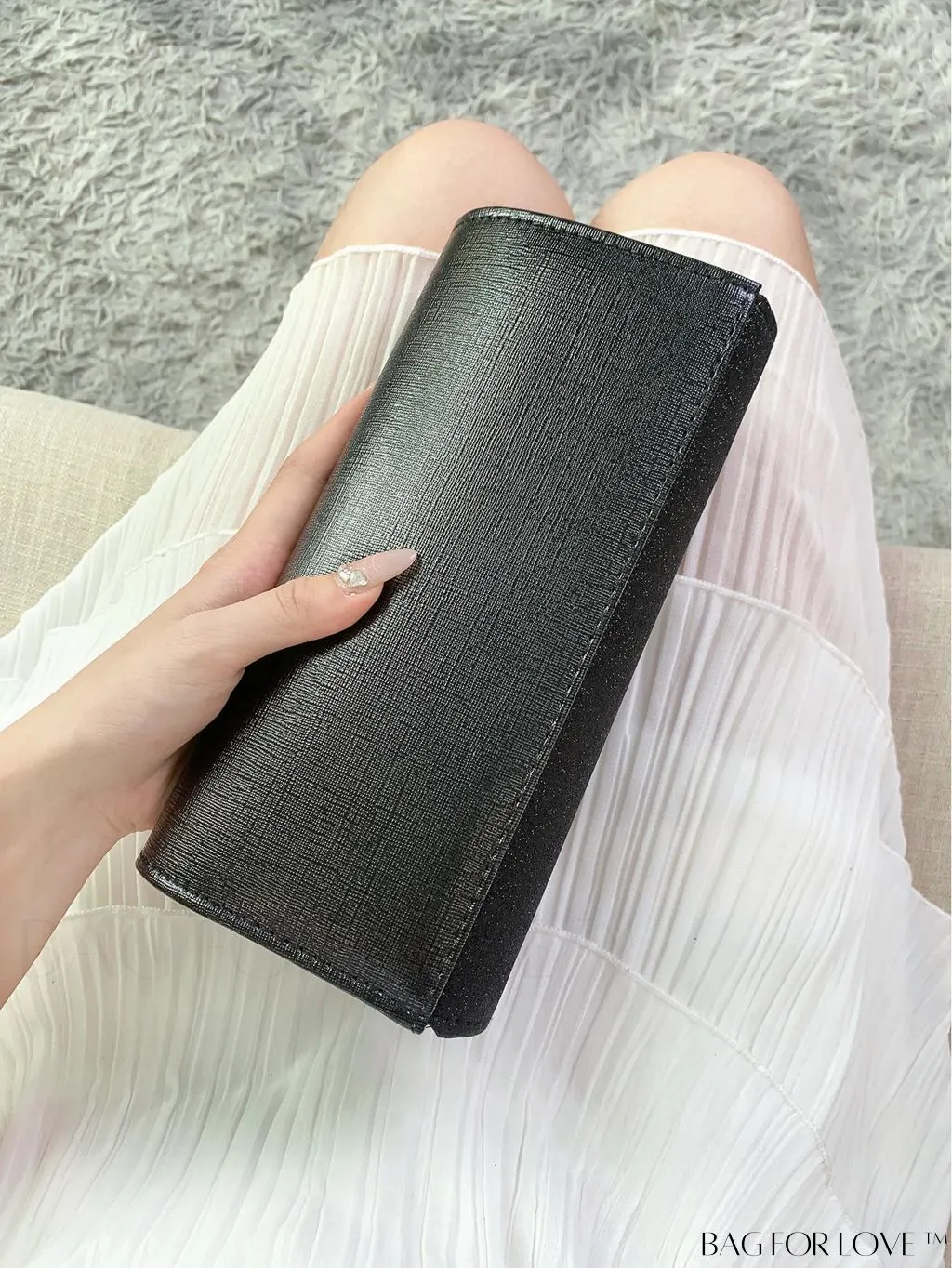 BagForLove - Elegant Chain Clutch Bag, Ideal for Parties, Dances, and Weddings.