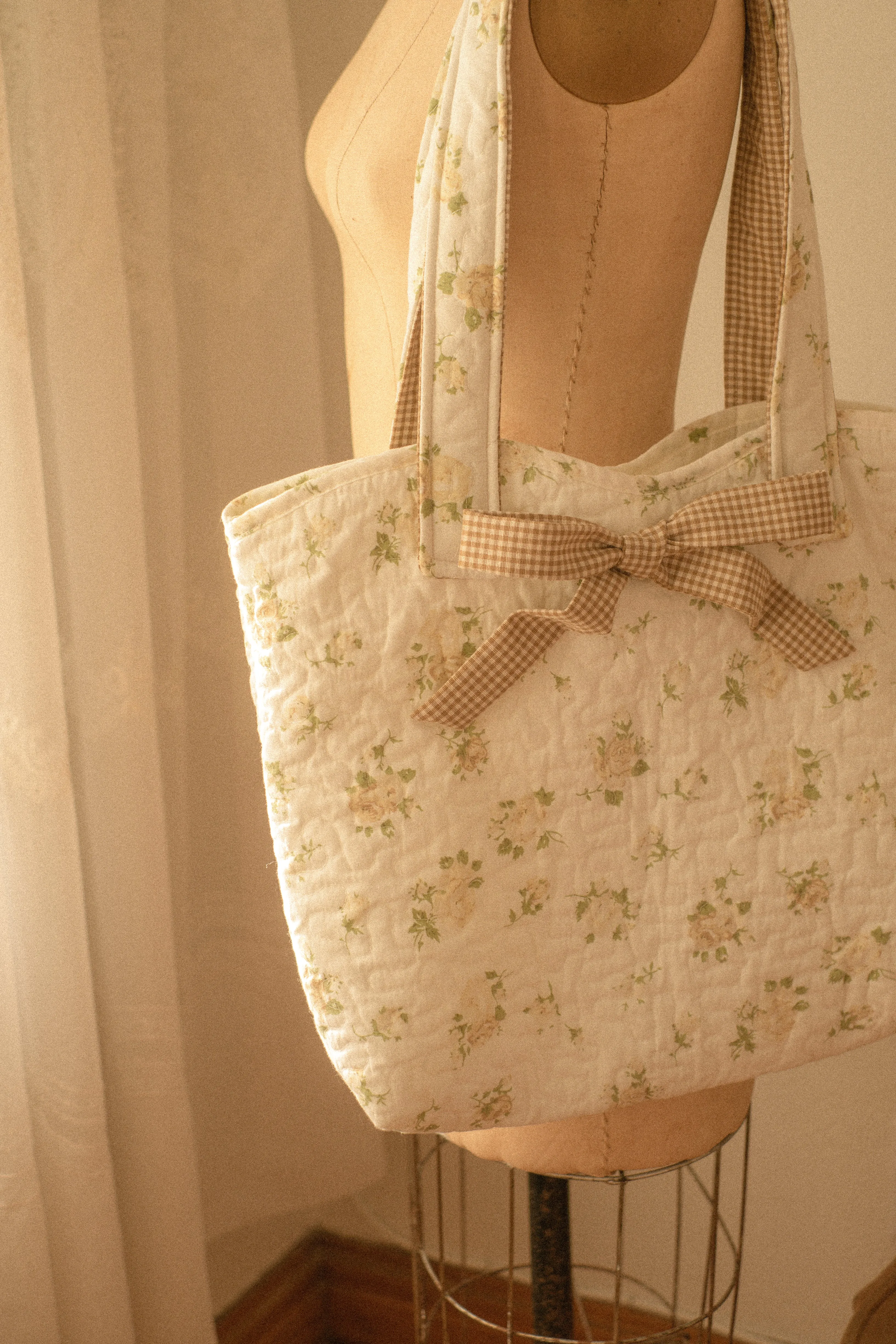 Handmade quilted large tote bag - gingham garden