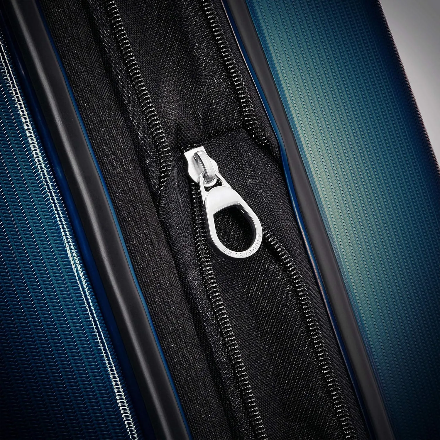 Samsonite Winfield 3 DLX Hardside Expandable Luggage with Spinners, Navy, Checked-Medium 25-Inch