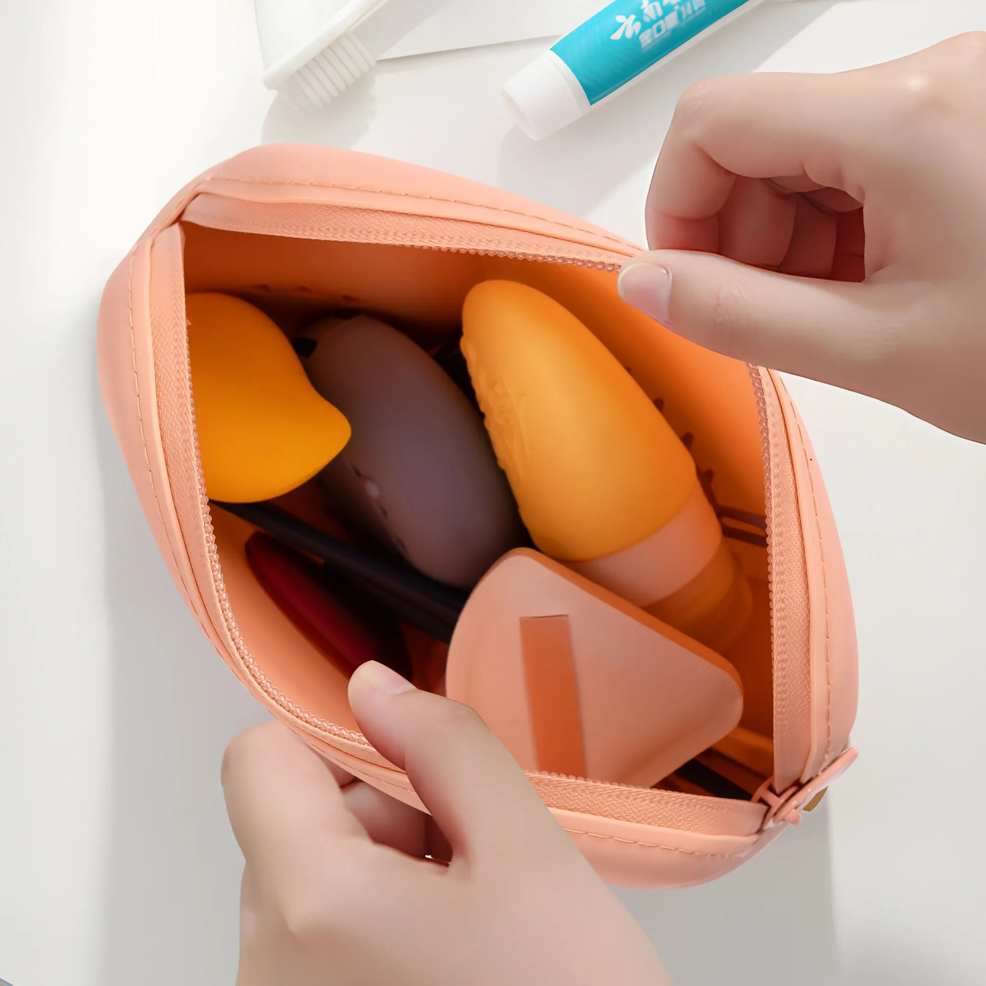 Silicone Cosmetics Bag with Zipper – Waterproof, Lightweight, and Travel-Friendly Makeup Organizer – Soft and Durable Toiletry Bag for Daily Use