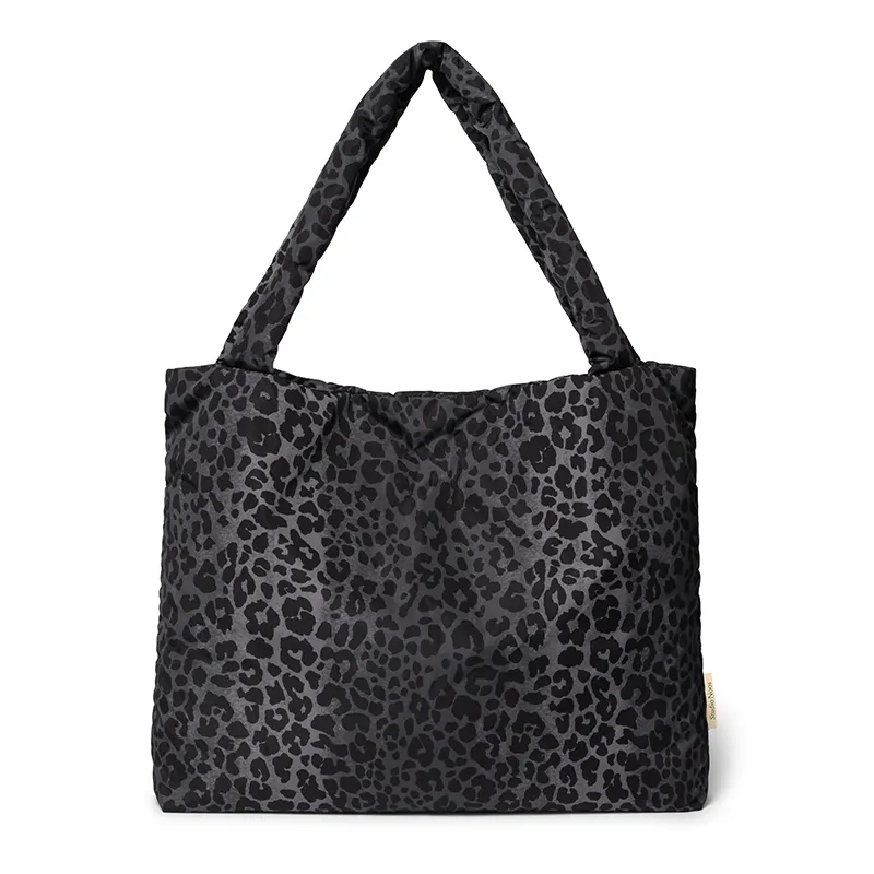 Studio Noos tote bag 'Puffy Mom Bag' Antra Leopard