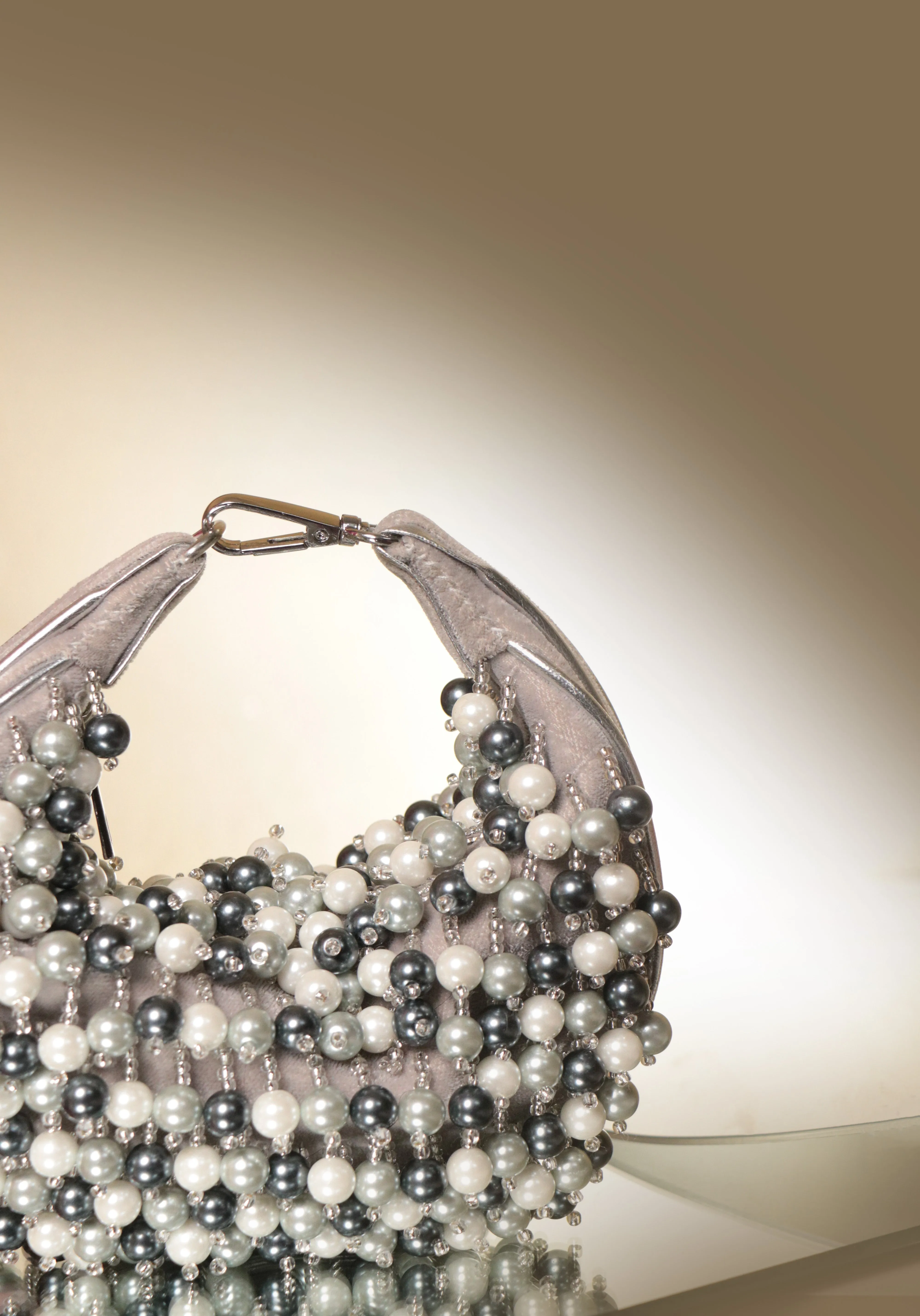 The YARA Hobo Pearl bag